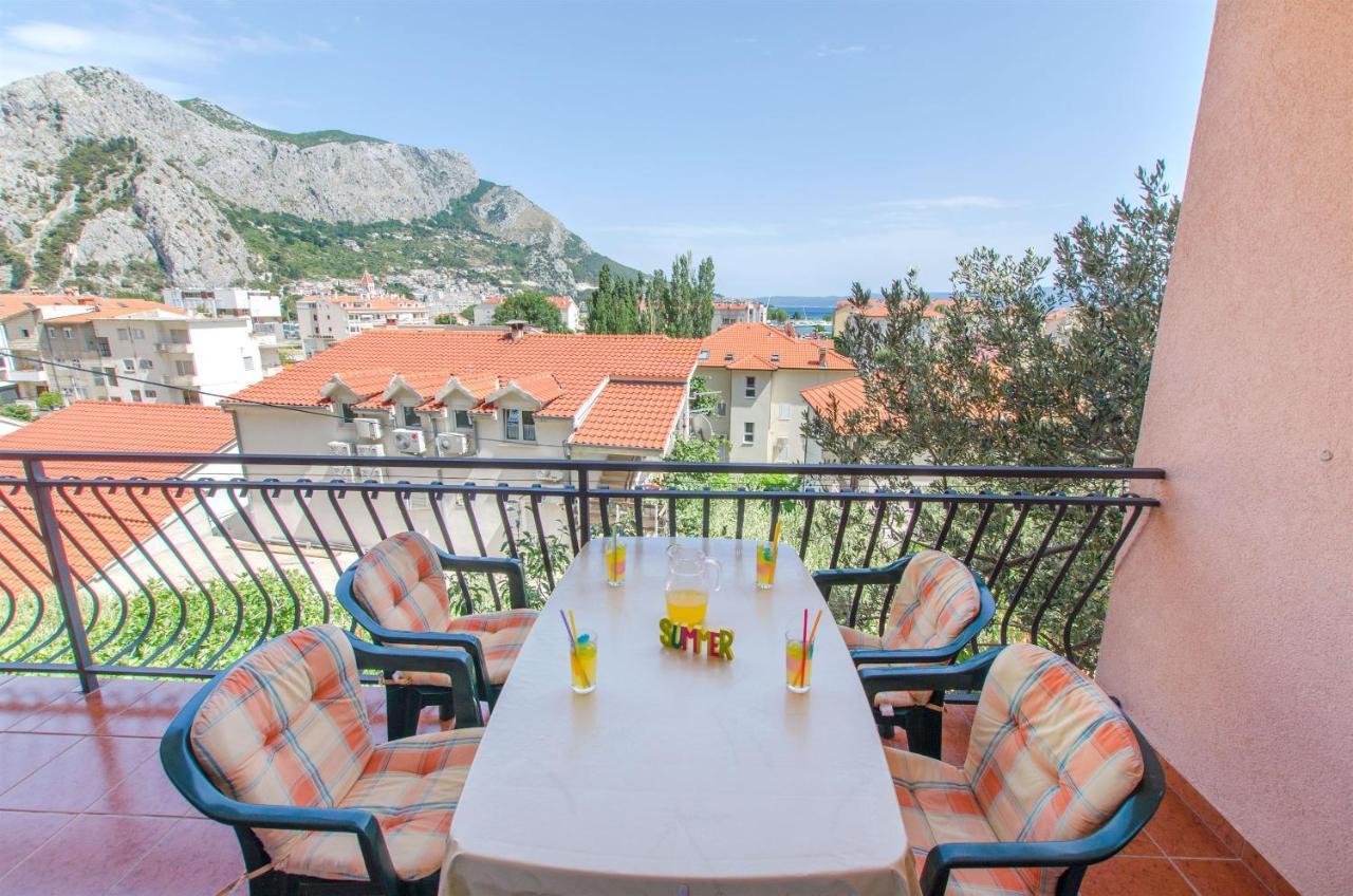 Apartments Zecic Omis Exterior photo