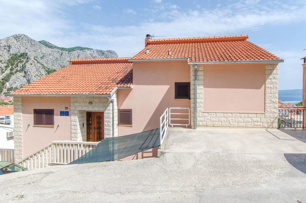 Apartments Zecic Omis Exterior photo