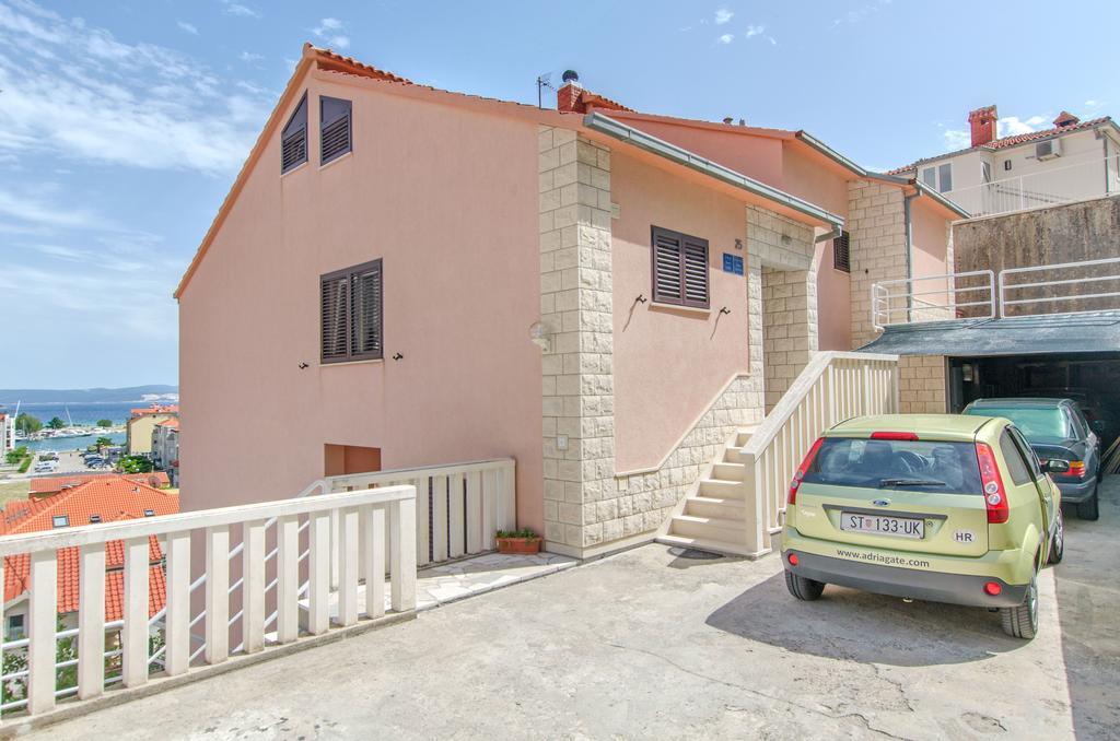 Apartments Zecic Omis Exterior photo